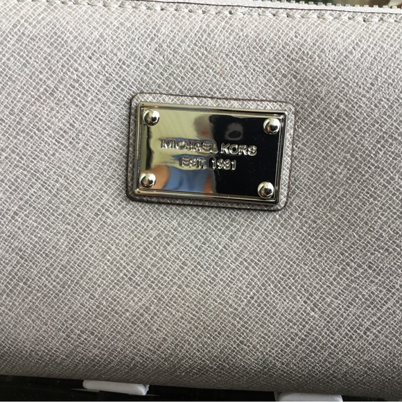 Michael Kors Silver Wristlet Wallet NWOT - Picture 3 of 7